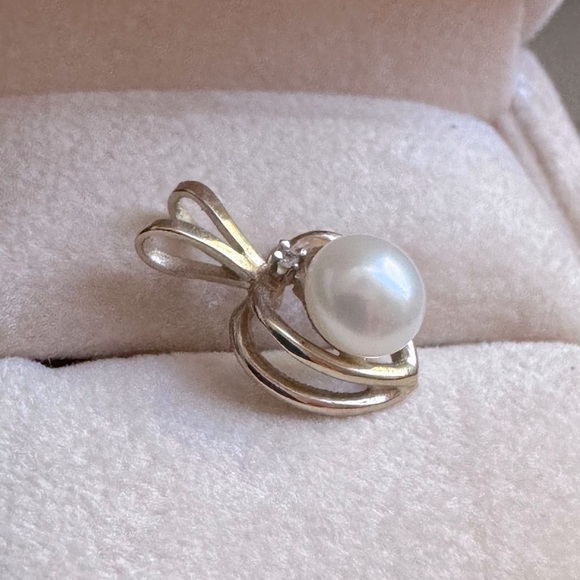 ✨Stunning Vintage 14K Yellow Gold, Pearl and Diamond Charm for Necklace/Bracelet - Picture 6 of 13